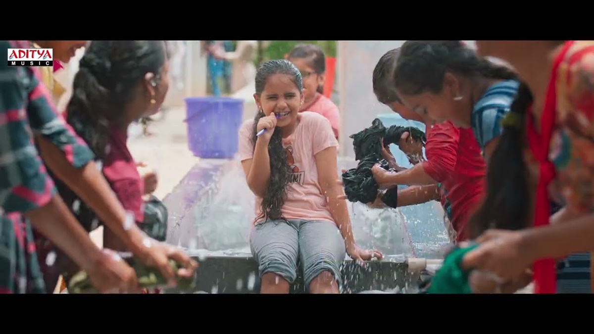 Oka Brundavanam Movie Review