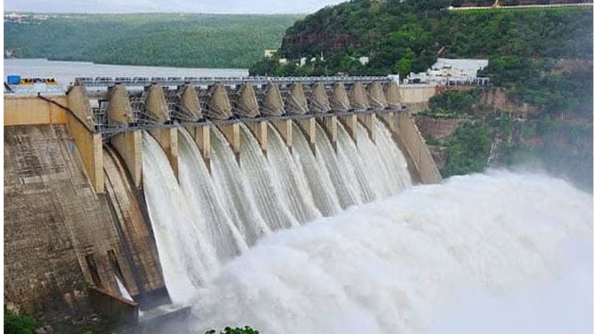 Kaleshwaram Project Notices to KCR and former Ministers